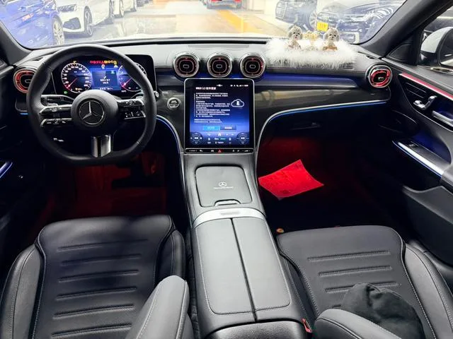Mercedes-Benz C-Class 2025 C 260 L Versión deportiva interior foto 6 Mercedes-Benz C-Class 2025 C 260 L Versión deportiva interior foto 6