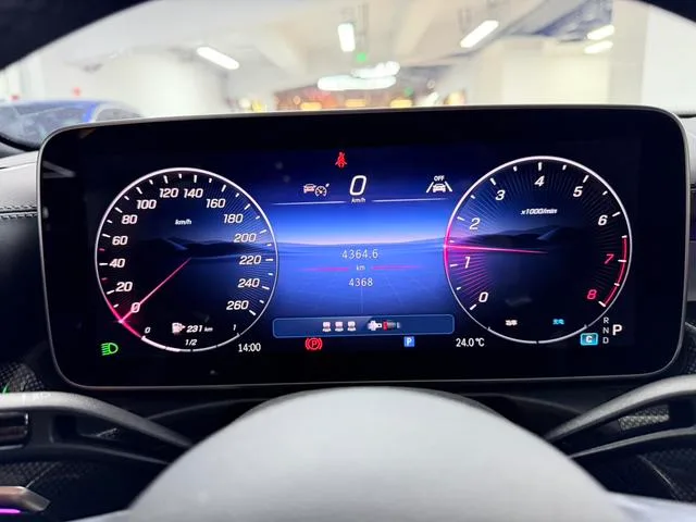 Mercedes-Benz C-Class 2025 C 260 L Versión deportiva interior foto 7 Mercedes-Benz C-Class 2025 C 260 L Versión deportiva interior foto 7