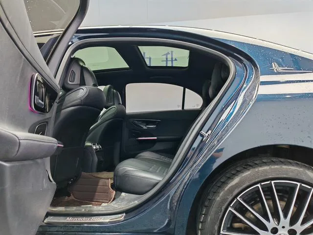 Mercedes-Benz C-Class 2022 C 260 L Versión deportiva interior foto 12 Mercedes-Benz C-Class 2022 C 260 L Versión deportiva interior foto 12
