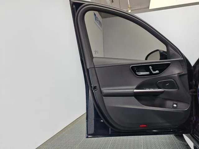 Mercedes-Benz C-Class 2022 C 260 L Versión deportiva interior foto 13 Mercedes-Benz C-Class 2022 C 260 L Versión deportiva interior foto 13
