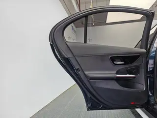 Mercedes-Benz C-Class 2022 C 260 L Versión deportiva interior foto 14 Mercedes-Benz C-Class 2022 C 260 L Versión deportiva interior foto 14