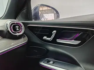 Mercedes-Benz C-Class 2022 C 260 L Versión deportiva interior foto 16 Mercedes-Benz C-Class 2022 C 260 L Versión deportiva interior foto 16