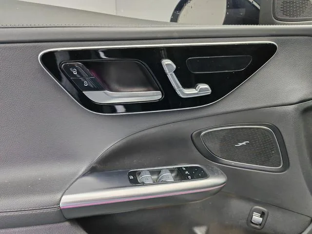 Mercedes-Benz C-Class 2022 C 260 L Versión deportiva interior foto 17 Mercedes-Benz C-Class 2022 C 260 L Versión deportiva interior foto 17