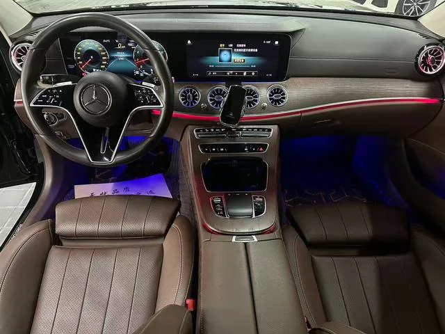 Mercedes-Benz E-Class 2022 E 260 L Coche interior foto 8 Mercedes-Benz E-Class 2022 E 260 L Coche interior foto 8