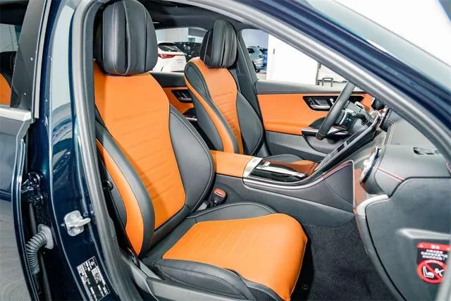 Mercedes-Benz C-Class 2024 Mise à jour C 260 L Version sportive intérieur photo 16 Mercedes-Benz C-Class 2024 Mise à jour C 260 L Version sportive intérieur photo 16