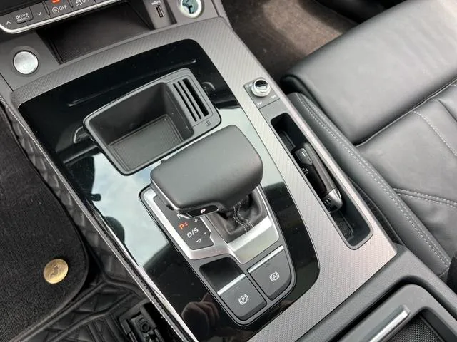 Audi Q5L 2022 45T Deluxe dinámico interior foto 17
