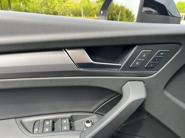 Audi Q5L 2022 45T Deluxe dinámico interior foto 19