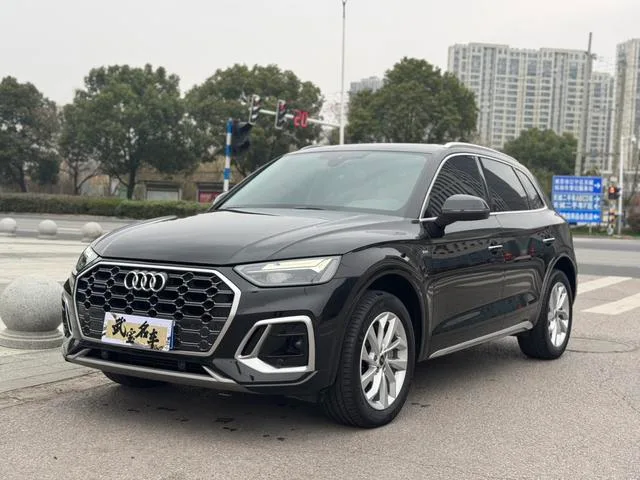 Audi Q5L 2022 Restyling 40T Deluxe Dynamic exterior photo 1 Audi Q5L 2022 Restyling 40T Deluxe Dynamic exterior photo 1