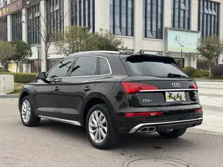 Audi Q5L 2022 Restyling 40T Deluxe Dynamic interior photo 6 Audi Q5L 2022 Restyling 40T Deluxe Dynamic interior photo 6