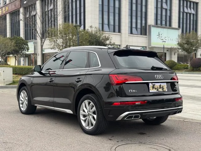 Audi Q5L 2022 Restyling 40T Deluxe Dynamic interior photo 6 Audi Q5L 2022 Restyling 40T Deluxe Dynamic interior photo 6