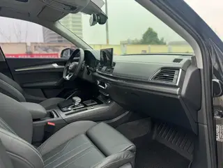 Audi Q5L 2022 Restyling 40T Deluxe Dynamic interior photo 9 Audi Q5L 2022 Restyling 40T Deluxe Dynamic interior photo 9