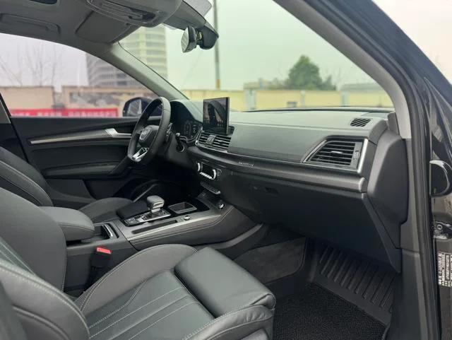 Audi Q5L 2022 Restyling 40T Deluxe Dynamic interior photo 9 Audi Q5L 2022 Restyling 40T Deluxe Dynamic interior photo 9