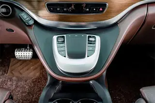 Mercedes-Benz V-Class 2022 V 260 L Edición de lujo de batalla larga interior foto 14 Mercedes-Benz V-Class 2022 V 260 L Edición de lujo de batalla larga interior foto 14