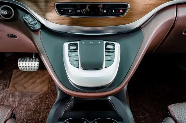 Mercedes-Benz V-Class 2022 V 260 L Edición de lujo de batalla larga interior foto 14 Mercedes-Benz V-Class 2022 V 260 L Edición de lujo de batalla larga interior foto 14