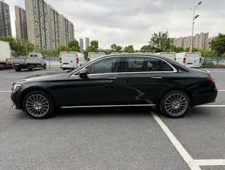 Mercedes-Benz E-Class 2023 E 260 L Coche exterior foto 3 Mercedes-Benz E-Class 2023 E 260 L Coche exterior foto 3
