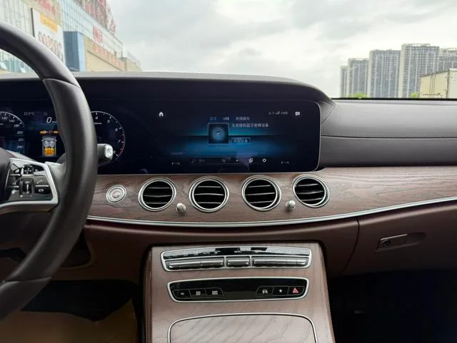 Mercedes-Benz E-Class 2023 E 260 L Coche exterior foto 4 Mercedes-Benz E-Class 2023 E 260 L Coche exterior foto 4