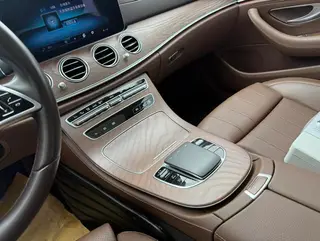 Mercedes-Benz E-Class 2023 E 260 L Coche exterior foto 6 Mercedes-Benz E-Class 2023 E 260 L Coche exterior foto 6