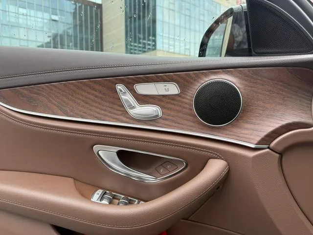 Mercedes-Benz E-Class 2023 E 260 L Coche interior foto 12 Mercedes-Benz E-Class 2023 E 260 L Coche interior foto 12