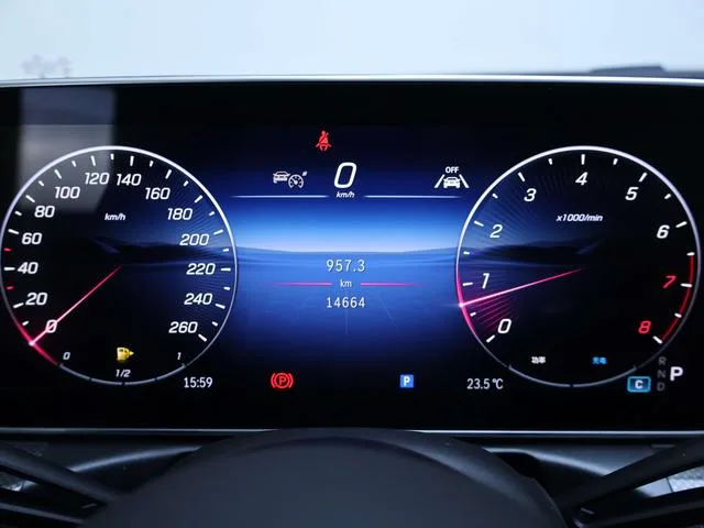 Mercedes-Benz C-Class 2025 Mise à jour C 260 L Version sportive intérieur photo 16 Mercedes-Benz C-Class 2025 Mise à jour C 260 L Version sportive intérieur photo 16