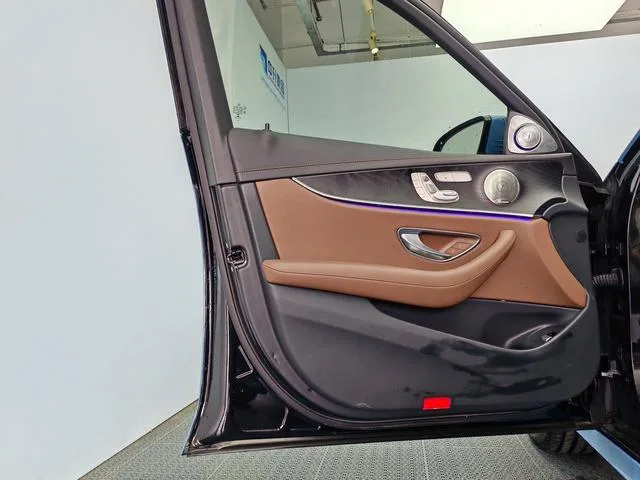 Mercedes-Benz E-Class (Imported) 2022 E 300 Fashion Sports Edition interior photo 13 Mercedes-Benz E-Class (Imported) 2022 E 300 Fashion Sports Edition interior photo 13