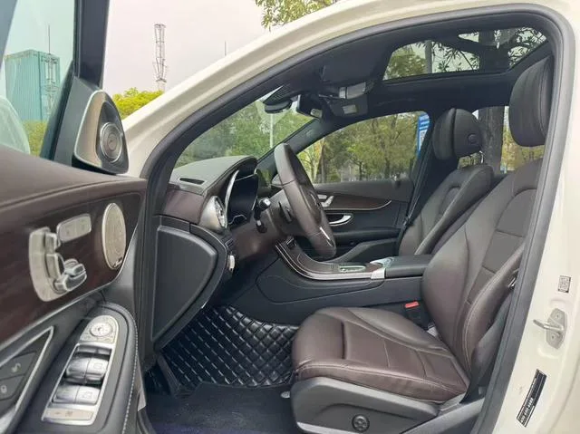 Mercedes-Benz GLC 2022 GLC 260 L 4MATIC De lujo exterior foto 3 Mercedes-Benz GLC 2022 GLC 260 L 4MATIC De lujo exterior foto 3