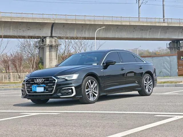 Audi A6L 2024 40 TFSI Deluxe dinámico exterior foto 1 Audi A6L 2024 40 TFSI Deluxe dinámico exterior foto 1