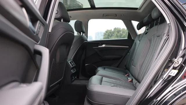 Audi Q5L 2022 40T Deluxe Dynamic interior photo 12 Audi Q5L 2022 40T Deluxe Dynamic interior photo 12