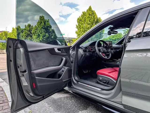 Audi S5 2023 3.0T Sportback interior foto 16 Audi S5 2023 3.0T Sportback interior foto 16