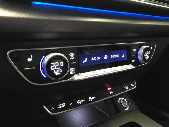 Audi Q5L 2025 40TFSI Deluxe Dynamic interior photo 9 Audi Q5L 2025 40TFSI Deluxe Dynamic interior photo 9