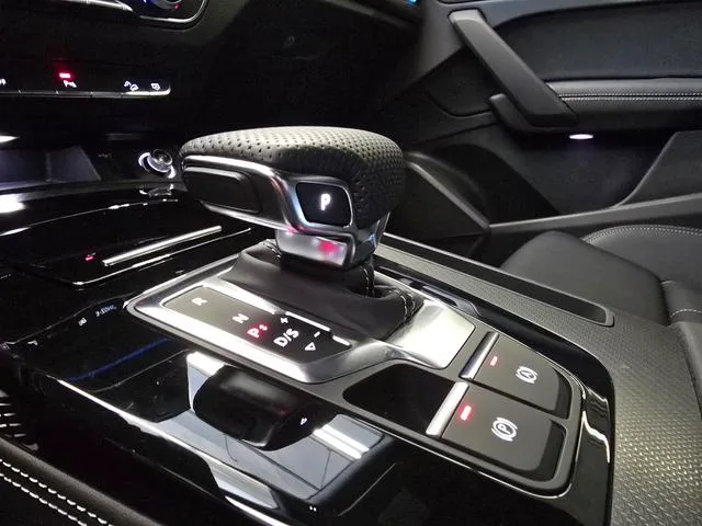 Audi Q5L 2025 40TFSI Deluxe Dynamic interior photo 16 Audi Q5L 2025 40TFSI Deluxe Dynamic interior photo 16