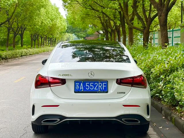 Mercedes-Benz A-Class 2022 A 200 L Versión dinámica de coche deportivo exterior foto 5 Mercedes-Benz A-Class 2022 A 200 L Versión dinámica de coche deportivo exterior foto 5
