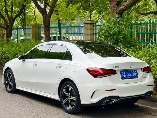 Mercedes-Benz A-Class 2022 A 200 L Versión dinámica de coche deportivo exterior foto 6 Mercedes-Benz A-Class 2022 A 200 L Versión dinámica de coche deportivo exterior foto 6