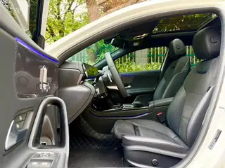 Mercedes-Benz A-Class 2022 A 200 L Versión dinámica de coche deportivo exterior foto 7 Mercedes-Benz A-Class 2022 A 200 L Versión dinámica de coche deportivo exterior foto 7