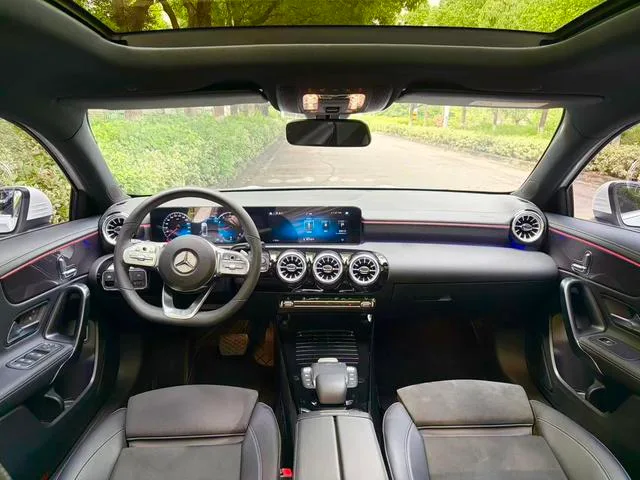 Mercedes-Benz A-Class 2022 A 200 L Versión dinámica de coche deportivo interior foto 10 Mercedes-Benz A-Class 2022 A 200 L Versión dinámica de coche deportivo interior foto 10
