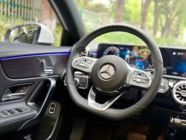 Mercedes-Benz A-Class 2022 A 200 L Versión dinámica de coche deportivo interior foto 11 Mercedes-Benz A-Class 2022 A 200 L Versión dinámica de coche deportivo interior foto 11