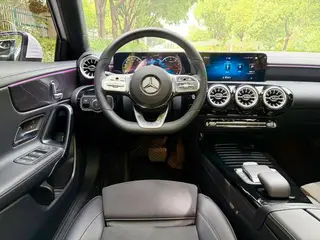 Mercedes-Benz A-Class 2022 A 200 L Versión dinámica de coche deportivo interior foto 12 Mercedes-Benz A-Class 2022 A 200 L Versión dinámica de coche deportivo interior foto 12
