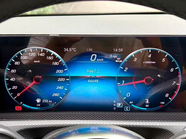 Mercedes-Benz A-Class 2022 A 200 L Versión dinámica de coche deportivo interior foto 15 Mercedes-Benz A-Class 2022 A 200 L Versión dinámica de coche deportivo interior foto 15
