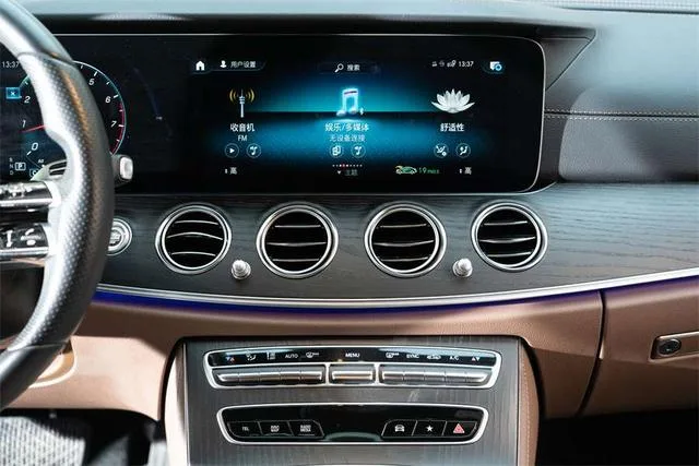 Mercedes-Benz E-Class 2022 E 300 L Luxury type sports car exterior photo 10 Mercedes-Benz E-Class 2022 E 300 L Luxury type sports car exterior photo 10