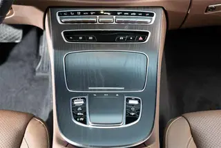 Mercedes-Benz E-Class 2022 E 300 L Luxury type sports car interior photo 11 Mercedes-Benz E-Class 2022 E 300 L Luxury type sports car interior photo 11