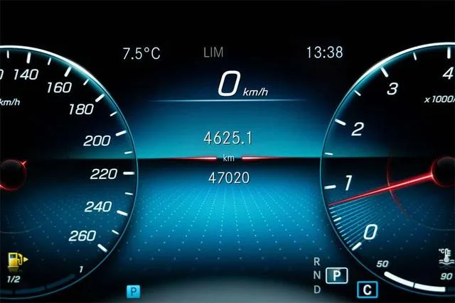 Mercedes-Benz E-Class 2022 E 300 L Luxury type sports car interior photo 12 Mercedes-Benz E-Class 2022 E 300 L Luxury type sports car interior photo 12