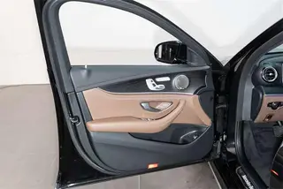 Mercedes-Benz E-Class 2022 E 300 L Luxury type sports car interior photo 13 Mercedes-Benz E-Class 2022 E 300 L Luxury type sports car interior photo 13