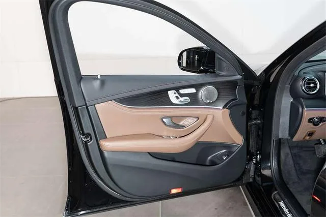 Mercedes-Benz E-Class 2022 E 300 L Luxury type sports car interior photo 13 Mercedes-Benz E-Class 2022 E 300 L Luxury type sports car interior photo 13