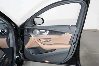 Mercedes-Benz E-Class 2022 E 300 L Luxury type sports car interior photo 14 Mercedes-Benz E-Class 2022 E 300 L Luxury type sports car interior photo 14