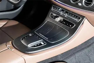 Mercedes-Benz E-Class 2022 E 300 L Luxury type sports car interior photo 16 Mercedes-Benz E-Class 2022 E 300 L Luxury type sports car interior photo 16
