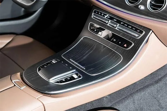 Mercedes-Benz E-Class 2022 E 300 L Luxury type sports car interior photo 16 Mercedes-Benz E-Class 2022 E 300 L Luxury type sports car interior photo 16