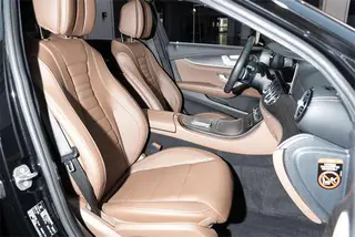 Mercedes-Benz E-Class 2022 E 300 L Luxury type sports car interior photo 17 Mercedes-Benz E-Class 2022 E 300 L Luxury type sports car interior photo 17
