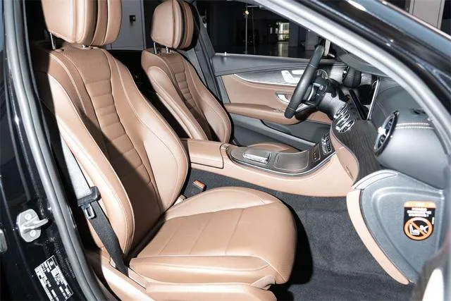Mercedes-Benz E-Class 2022 E 300 L Luxury type sports car interior photo 17 Mercedes-Benz E-Class 2022 E 300 L Luxury type sports car interior photo 17