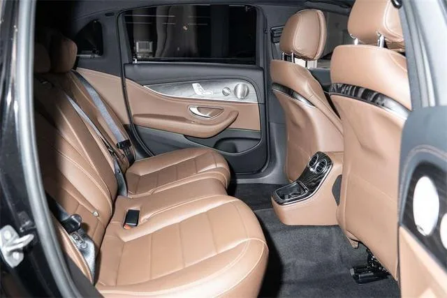 Mercedes-Benz E-Class 2022 E 300 L Luxury type sports car interior photo 19 Mercedes-Benz E-Class 2022 E 300 L Luxury type sports car interior photo 19