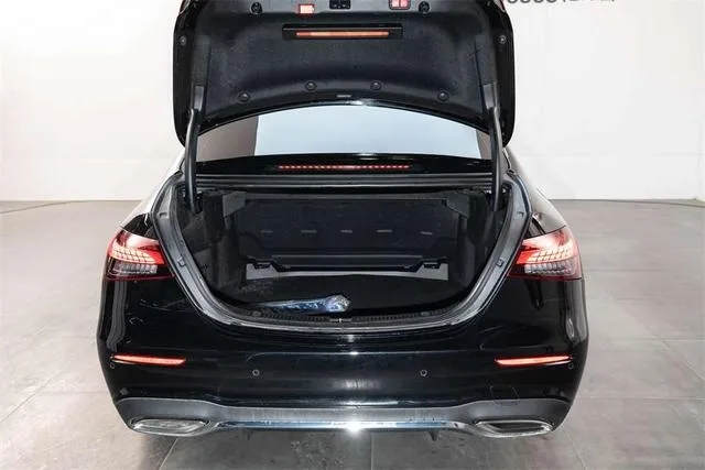 Mercedes-Benz E-Class 2022 E 300 L Luxury type sports car interior photo 20 Mercedes-Benz E-Class 2022 E 300 L Luxury type sports car interior photo 20
