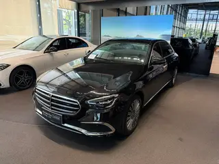 Mercedes-Benz E-Class 2022 Segundo cambio E 300 L De lujo Coche exterior foto 1 Mercedes-Benz E-Class 2022 Segundo cambio E 300 L De lujo Coche exterior foto 1